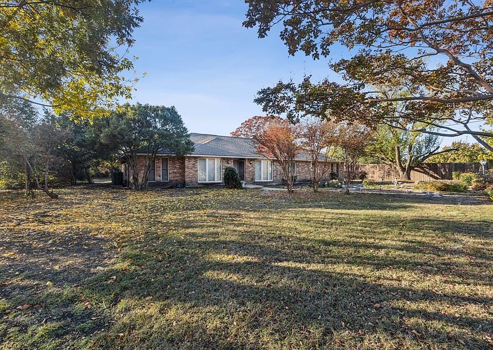 1st image of 104 Sunset Dr