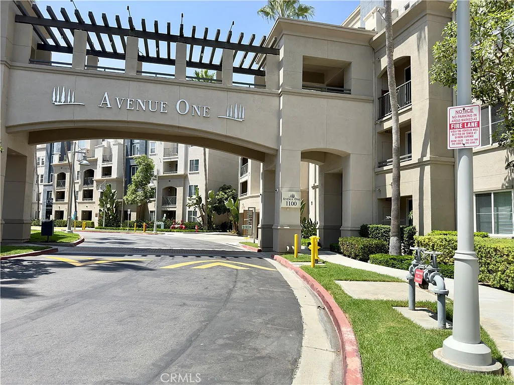 1 bed, 734 sqft, $2,750 — Photo 1