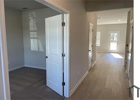 3624 Commodore Ct — Photo 4