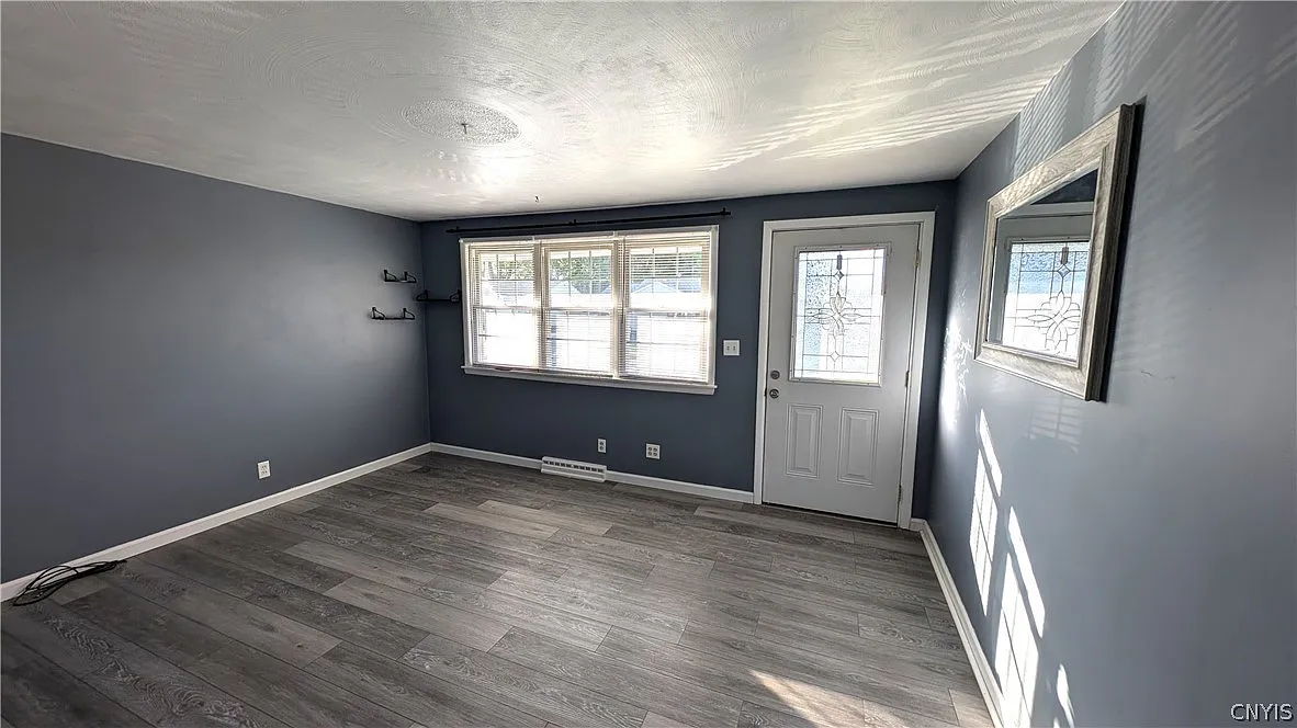 3 bed, 1200 sqft, $2,100 — Photo 4