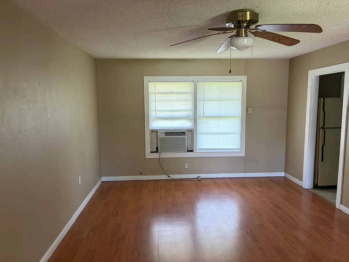Building Photo - 102 Dixie Dr #106