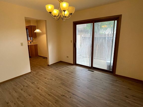 4th image of 328 N Airlite St #328