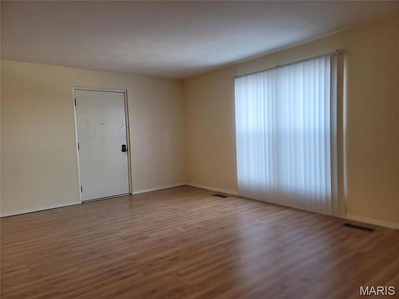 3rd image of 10427 Briarbend Dr APT 4