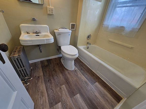 5th image of 309 15th St NW APT 2