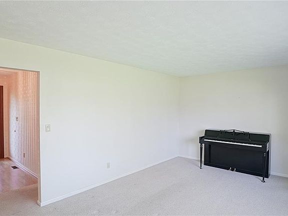 4th image of 411 Shirley Ann Dr