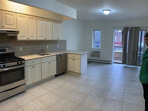 4th image of 2618 23rd Ave APT 2B