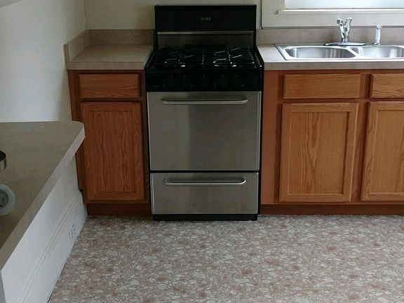4th image of 102 Kidwell Ave APT 4