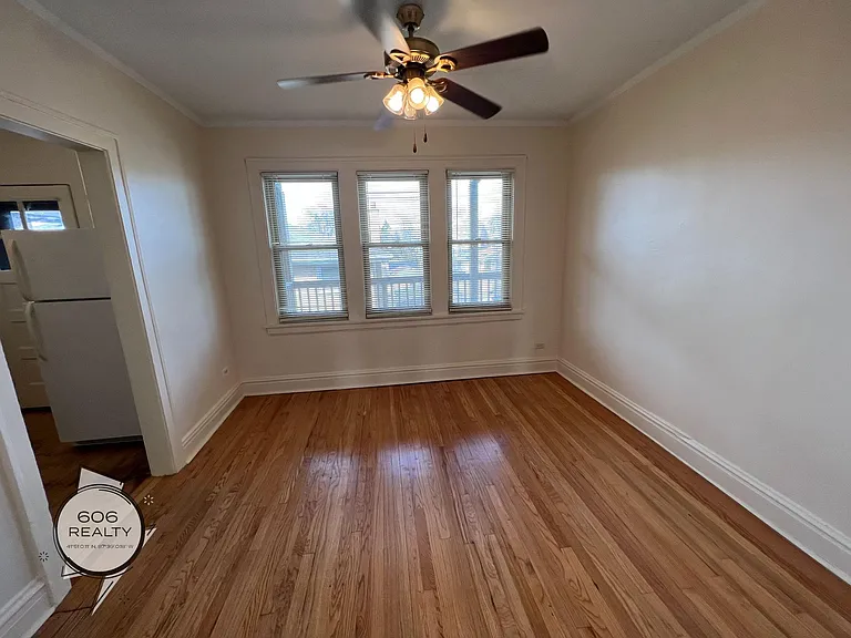 Bright and Sunny Forest Park Apts! — Photo 21