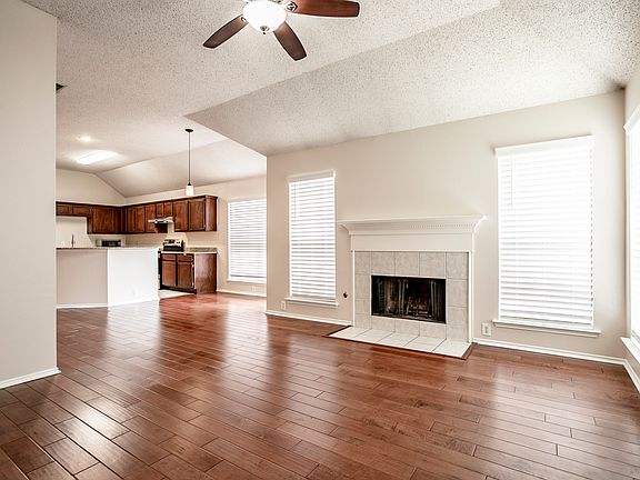 3rd image of 206 Meredith Ct