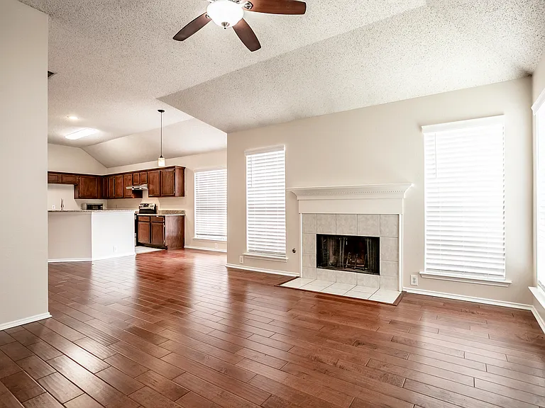 206 Meredith Ct — Photo 3