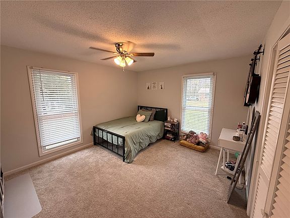 5th image of 141 Poinsettia Dr