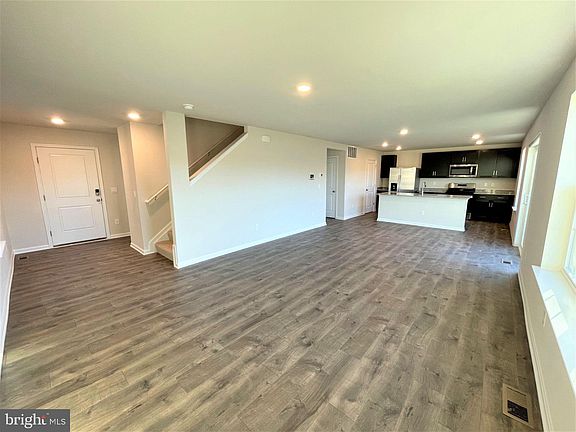 5th image of 105 Avery Dr
