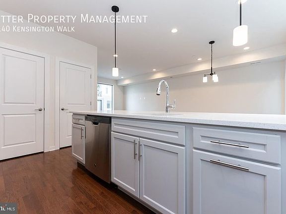 3rd image of 2140 Kensington Walk