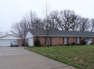 128 Donniebrook Dr, Palestine, TX 75803
