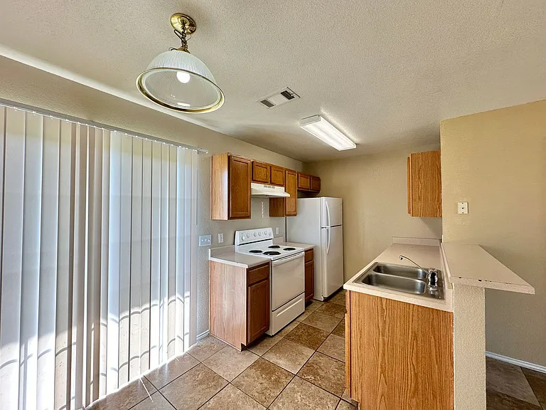 5910 Greengate — Photo 7