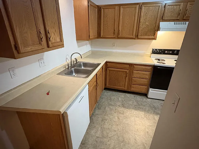 1602 Paris Rd #6 — Photo 7