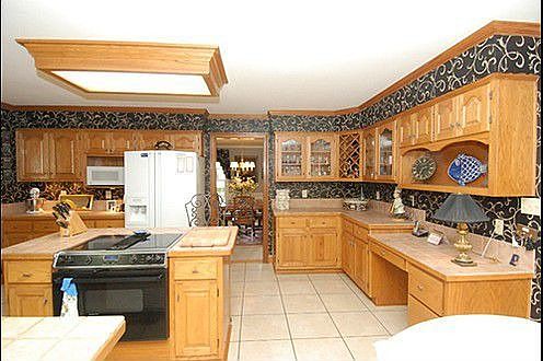 4th image of 305 Creek Ln