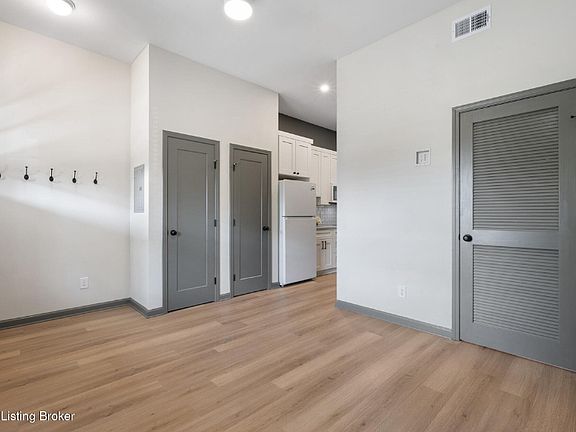 3rd image of 664 Lynn St #101