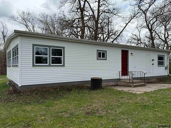 2nd image of 210 E 24th St