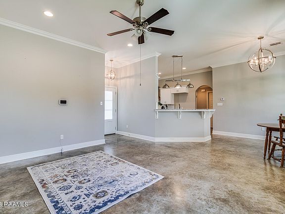 5th image of 327 Stoneridge Dr