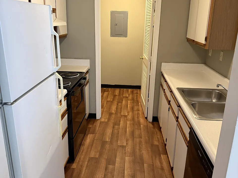 CLIFFWOOD APARTMENTS