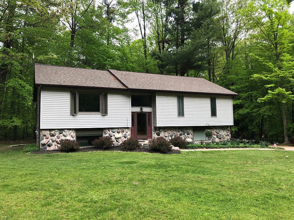 1st image of 21320 Forest Lake Dr