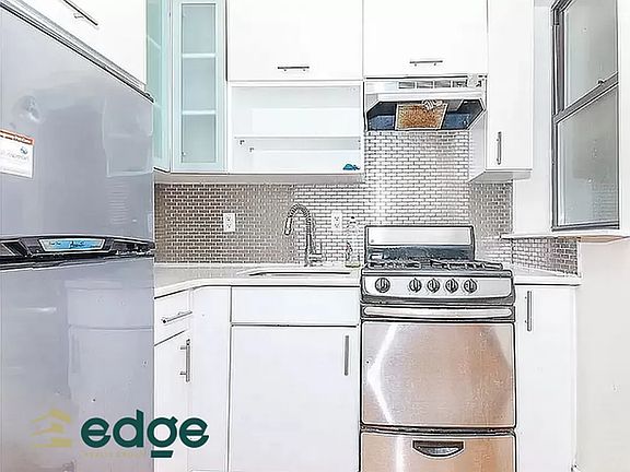 4th image of 1418 Putnam Ave APT 2R