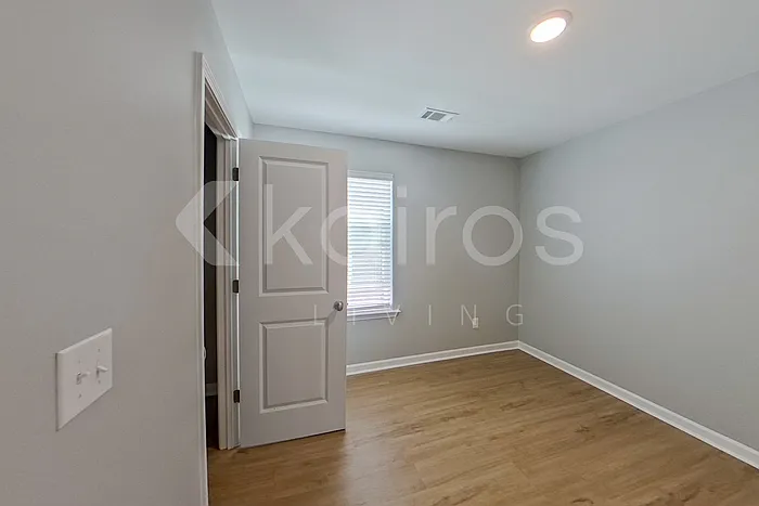 371 Angela St — Photo 10