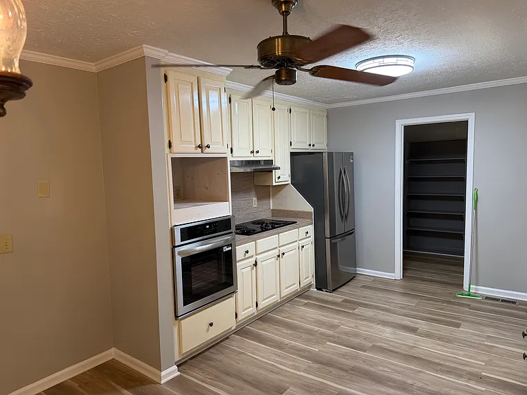 4032 Pine Manor Dr — Photo 14