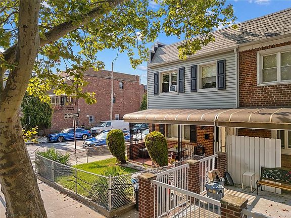 3rd image of 2949 Avenue