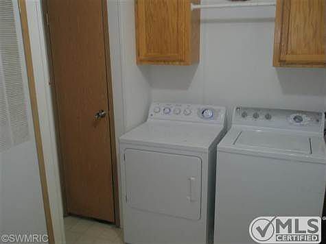 3rd image of 1433 N Bingham Ave