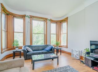 905 W Fletcher St #2F, Chicago, IL 60657