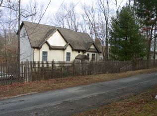 135 Rosewood Ln, East Stroudsburg, PA 18301