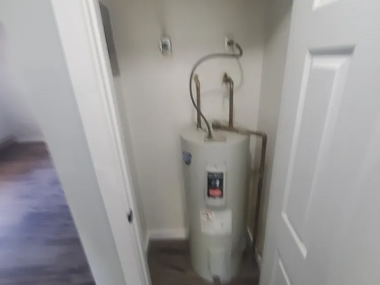 904 Hill St #214 — Photo 15