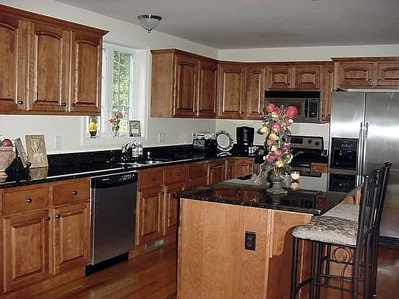 Kitchen w/Granite
