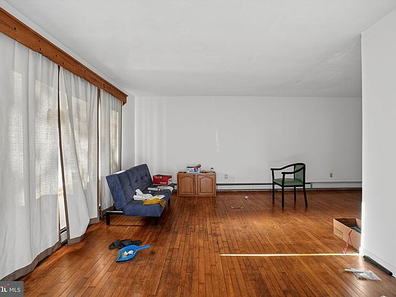 14th image of 10 Hemlock Rd