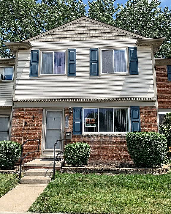 1st image of 25924 Salem St