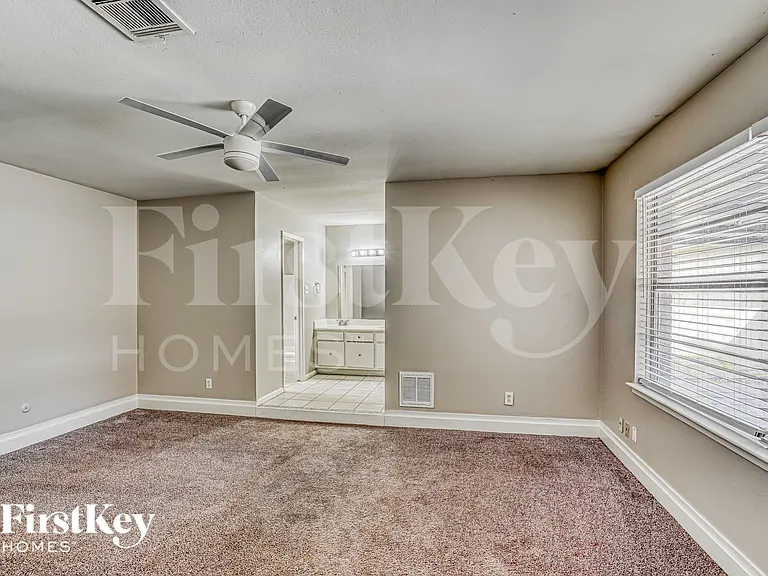 6610 Rowell Ct — Photo 10