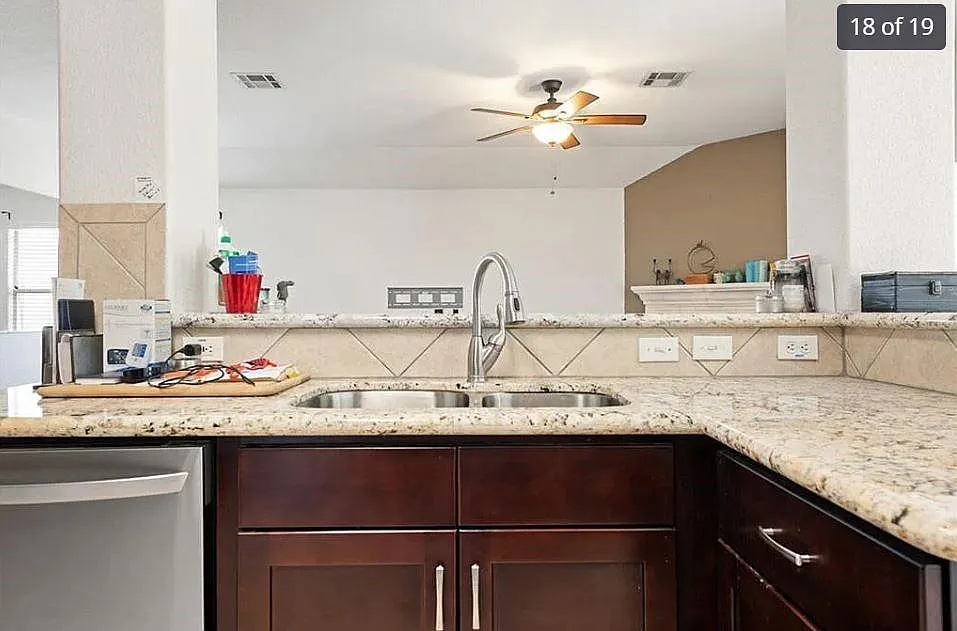 3 bed, 2.0 bath, 1824 sqft, $2,099 — Photo 2