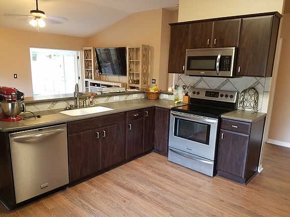 3rd image of 1494 Surrey Park Dr