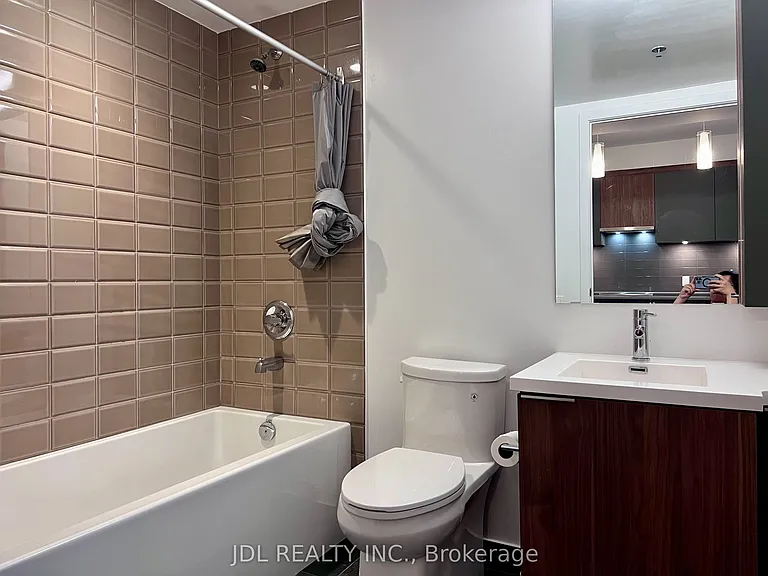 203 College St #402 — Photo 20