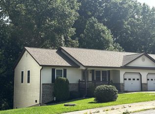 1101 N Forest View Dr N, Ellettsville, IN 47429