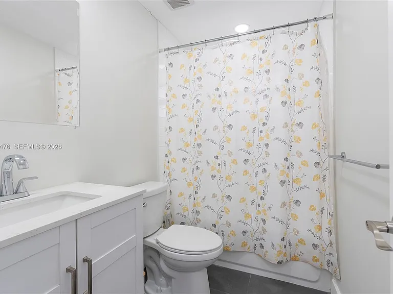 510 SE 3rd Ave — Photo 17