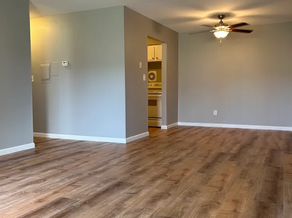 1830 Axtell Dr APT 4, Troy, MI 48084