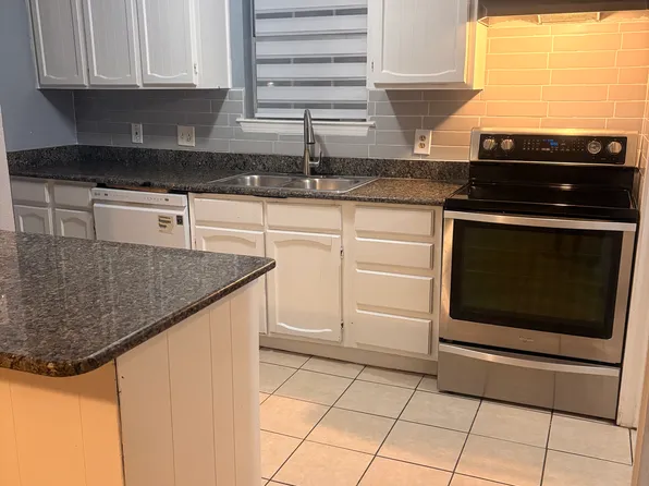 2914 S Fielder Rd, Arlington, TX 76015