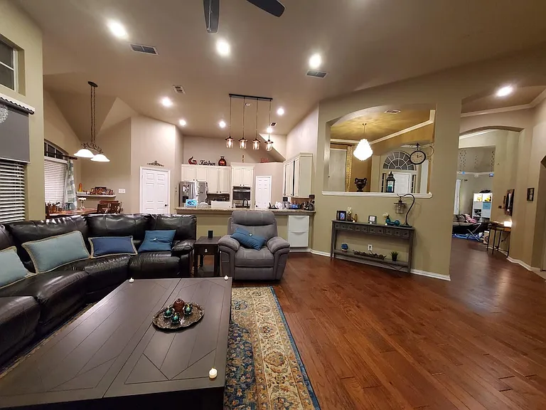 3300 Glenmoor Dr — Photo 6