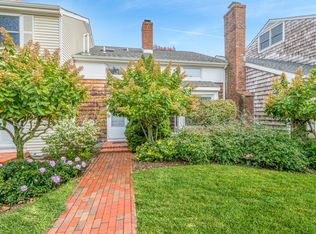 570 Hampton Rd APT 28, Southampton, NY 11968