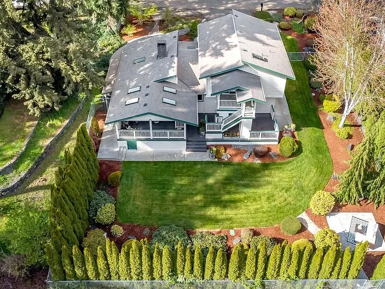 Spacious park like yard
