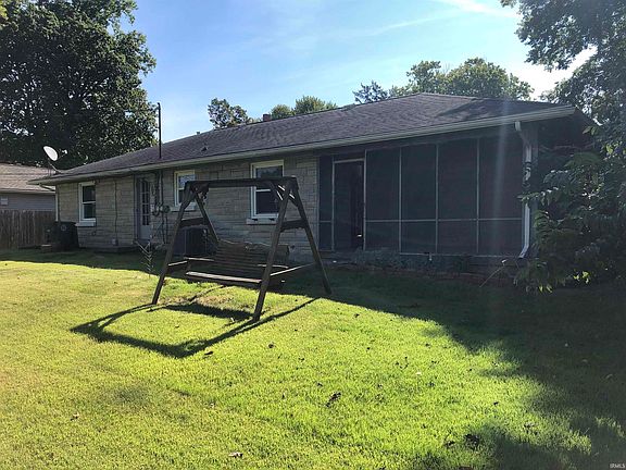 4th image of 2806 S Court Dr