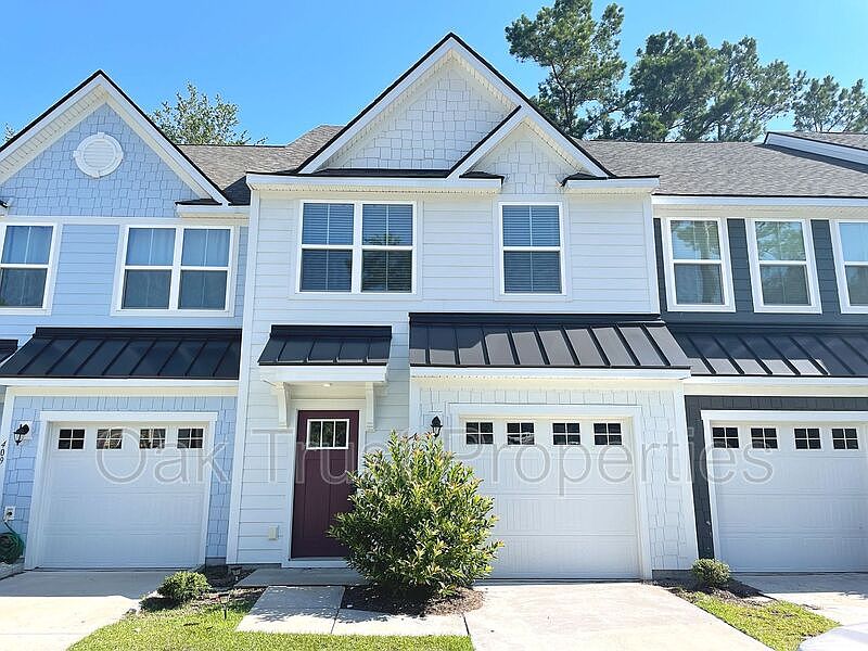 1st image of 407 Grand Palm Ln